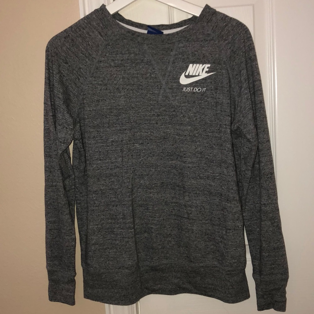 nike long-sleeve top